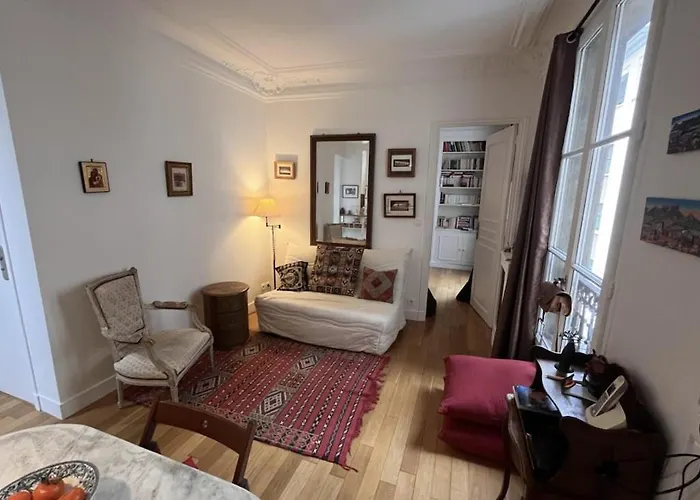 Bright Apartment On Rue Ballu